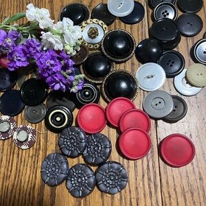 Vintage decorative 1-2” big button